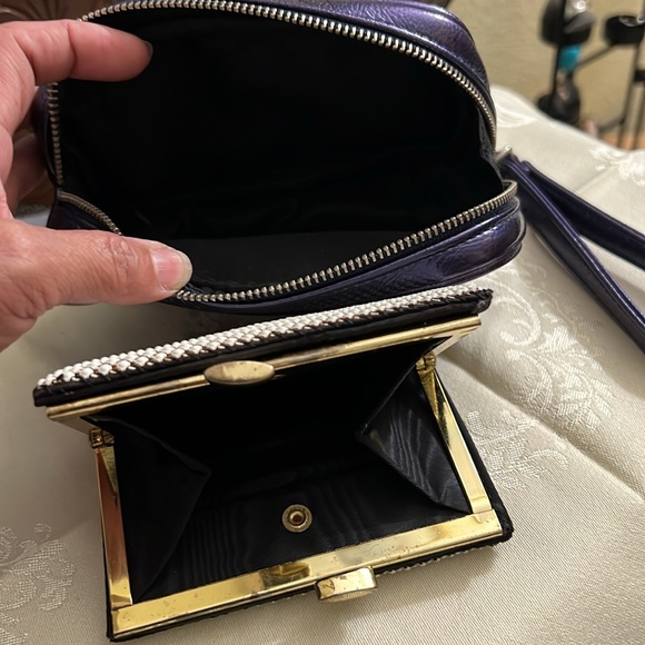 BOBBI BROWN mini wristlet dark blue pouch and white beaded coin porch. - Picture 16 of 16